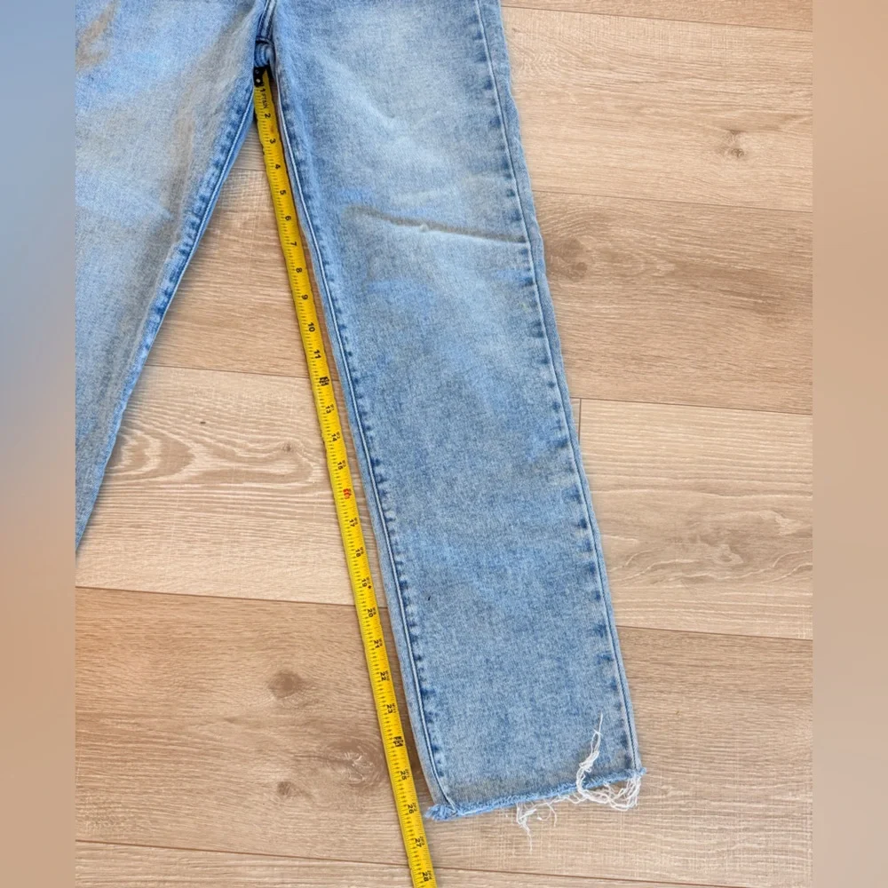 Hidden Tracey Criss-cross Light Distressed Women's Jeans 26 like new! - Picture 6 of 10